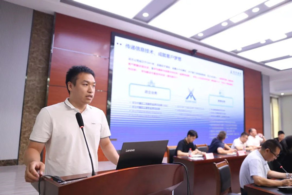 NLC电子技术华中区交付与服务部总监潘阳